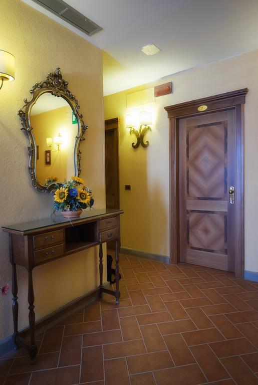 Hotel La Rosa Ronta Ngoại thất bức ảnh