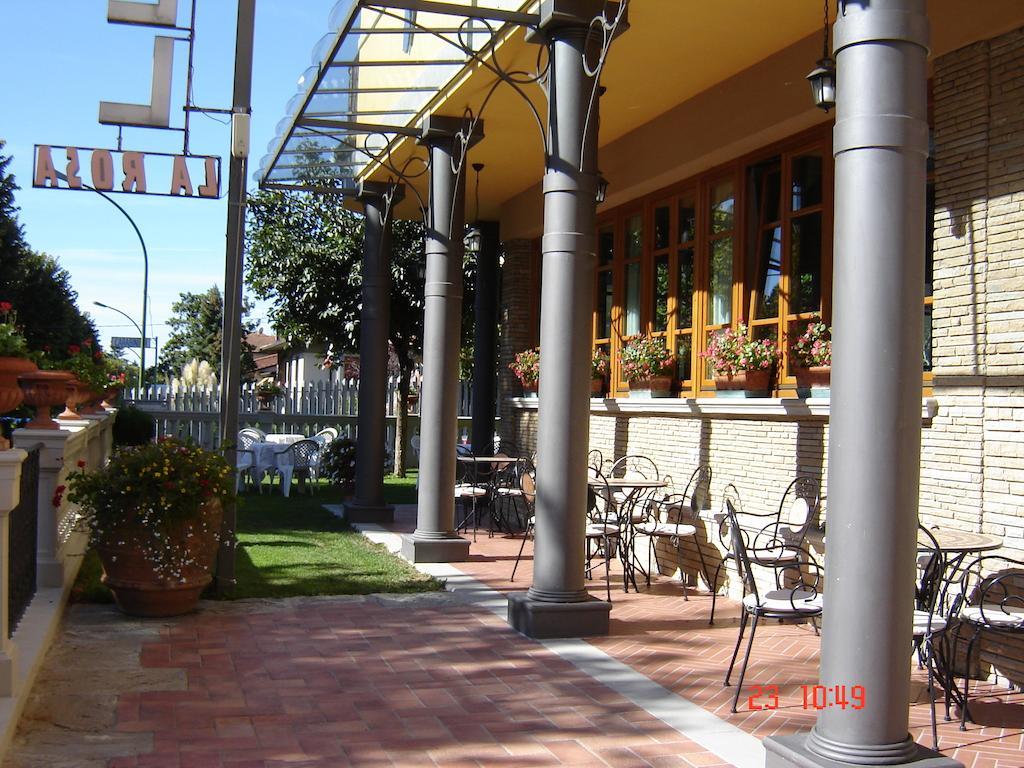 Hotel La Rosa Ronta Ngoại thất bức ảnh