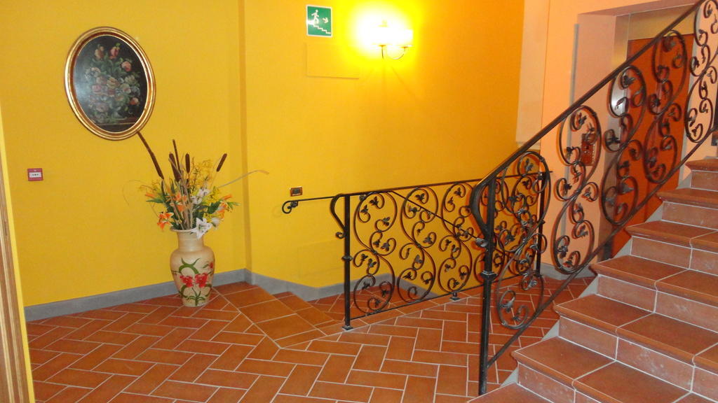 Hotel La Rosa Ronta Ngoại thất bức ảnh