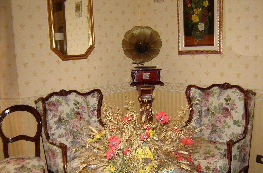 Hotel La Rosa Ronta Ngoại thất bức ảnh