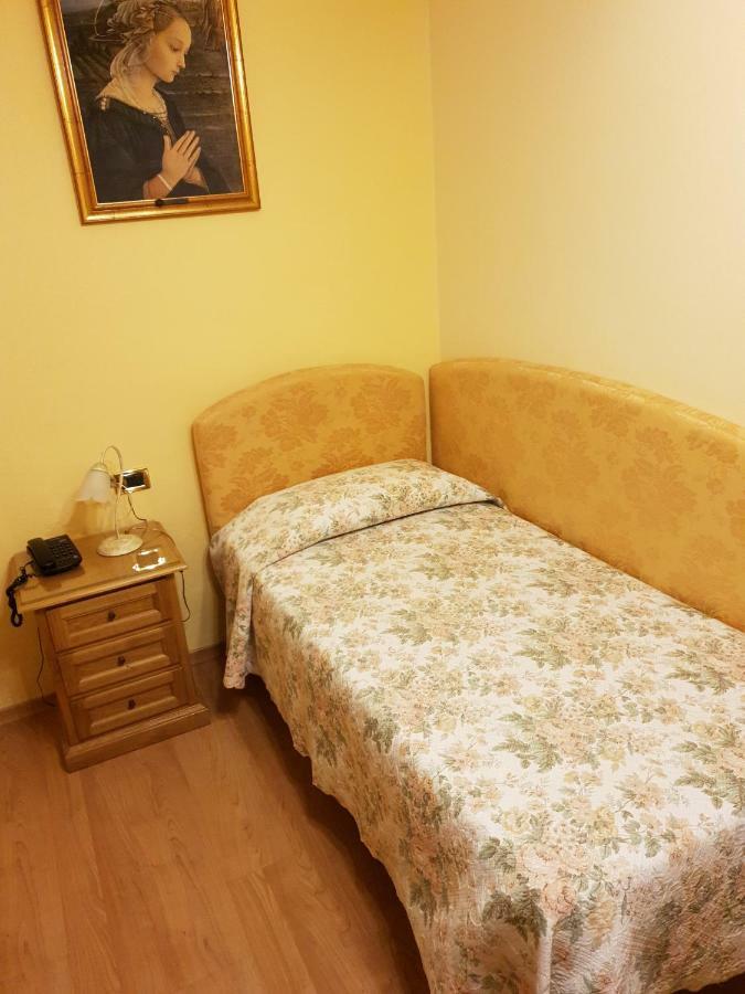 Hotel La Rosa Ronta Ngoại thất bức ảnh