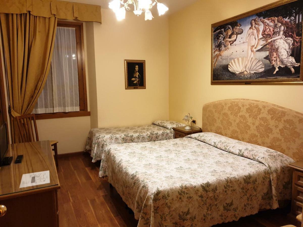 Hotel La Rosa Ronta Ngoại thất bức ảnh
