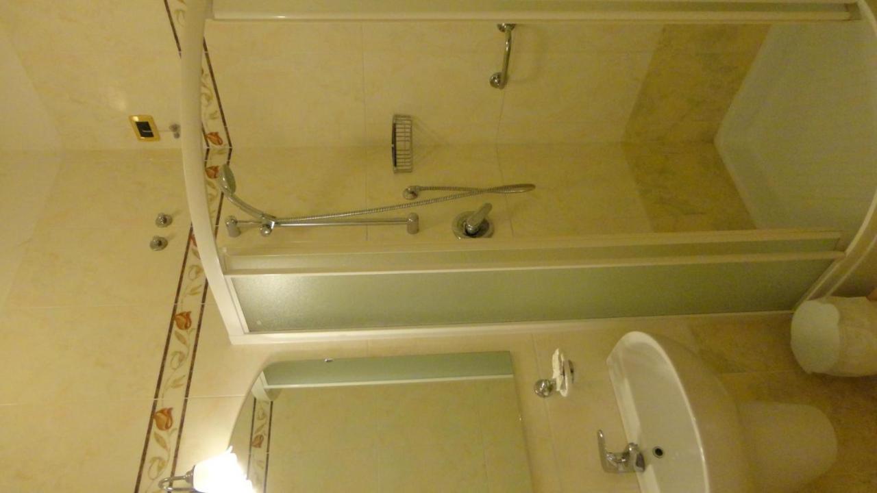 Hotel La Rosa Ronta Ngoại thất bức ảnh